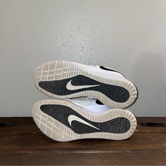 Nike Women’s Volleyball Shoes Size 10 - Picture 7 of 8